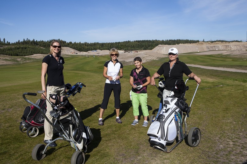 IMG_7783.jpg - Naisten ryhmä, Riitta Peltoniemi, SGL, Hannele Yrjönen, IGS, Carita Suhonen, KGOLF ja Paula Mäensivu AGC
